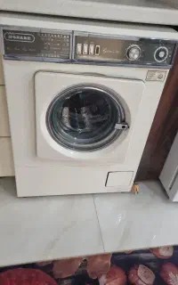 لباسشویی اتوماتیک و میز پینگ‌پنگ