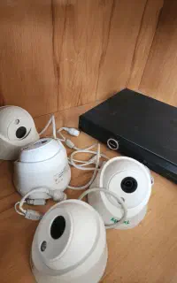 دوربین مداربسته دستگاه ضبط و آنتن