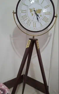 ساعت ایستاده تمیز و سالم