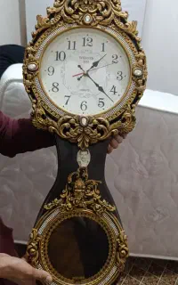 ایستاده و دیواری