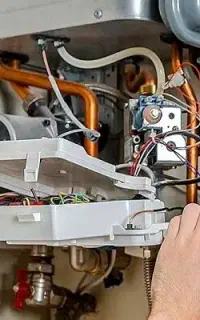 خدمات فنی (تعمیر و سرویس انواع پکیج‌ های دیواری)