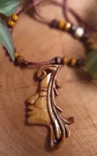 گردن بند چوبی
