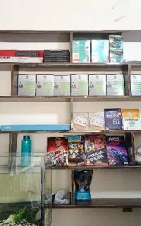 یک قفسه بزرگ دیواری MDF