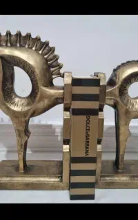 نگهدارنده کتاب و دکوری تزئینی