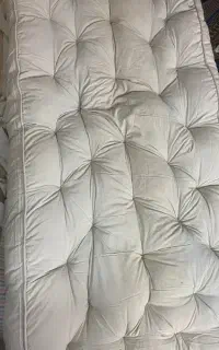 تشک یک نفره و بالشت نو و لحاف سیسمونی