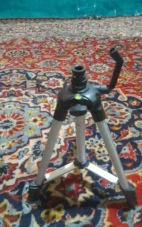 سه پایه دوربین قابل تنظیم