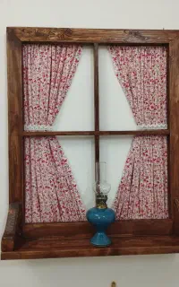 پنجره چوبی تزیینی سنتی و قاب آینه چوبی