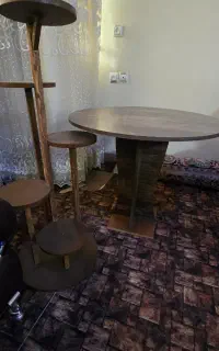 میز گرد و دکور چند طبقه
