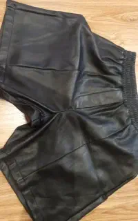 شلوارک چرم نوجوان