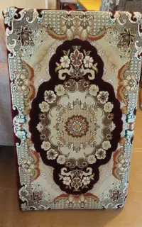 مبل سه نفره با پشتی