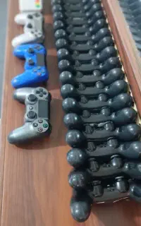 دسته بازی اورجینال.ps4.درحد نو