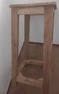 چهار پایه جنس چوب روسی محکم بادوام .