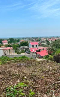 زمین ۴۱۰ متر در دوقطعه ۲۰۵ متر