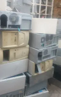 خریدار کامپیوتر کیس و مانیتور خراب سوخته قدیمی