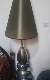 آباژور ایستاده