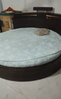 تخت دونفره گرد