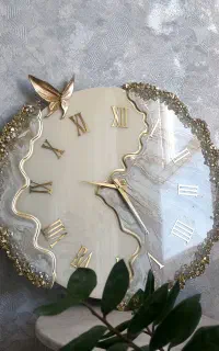 ساعت های دفرمه رزین