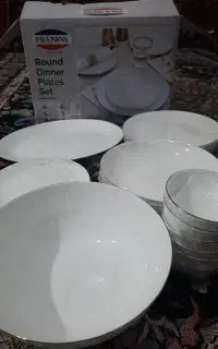 ظروف ارکوپال ساده لب طلا ۱۲ نفره ۵۲ تیکه