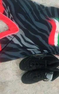 کفش و لباس کشتی