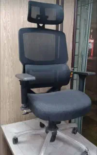 صندلی پشت توری