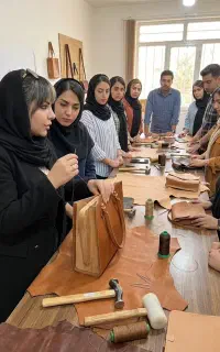 آموزش دوره های چرم دوزی کیف و کفش(خانم و آقا مجزا)