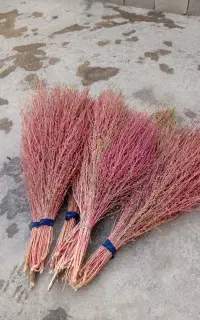 جارو رسیده قرمز دسته ای ۹۰  .