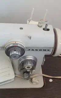فروش چرخ خیاطی ژانومه و میز