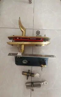 دستگیره و قفل و مغزی درب قدیمی
