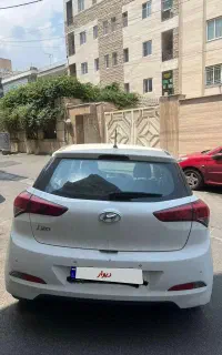 i20