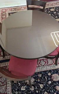 میز ناهار خوری 4 نفره گرد  چوب گردو ( در حد نو )