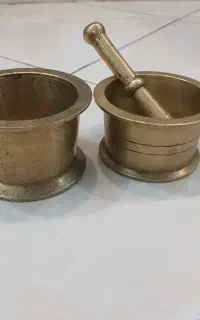هاونگ برنجی قدیمی و ترازوی قدیمی