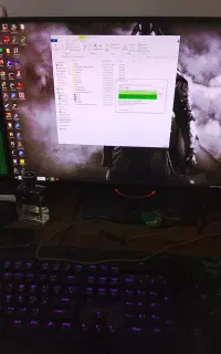 کامپیوتر گیمینگ با مانیتور