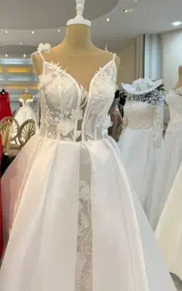 دوخت تخصصی لباس شب و عروس متناسب با اندام