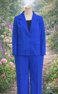 دوخت تخصصی انواع مانتو و شلوار و کت