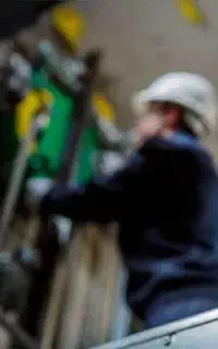 استخدام نیروی کار جوان آقا