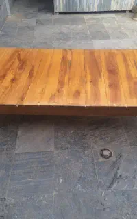 تخت چوبی