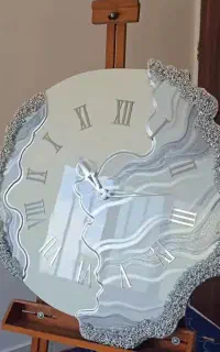 ساعت رزینی ساده و دفرمه