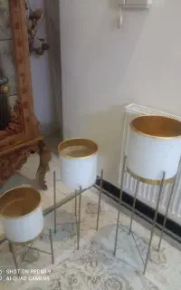استند همراه با گلدان