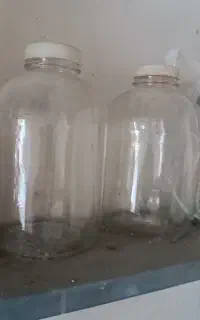 بطری شیشه ای قدیمی