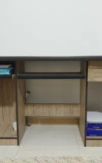 میز تحریر در حد نو