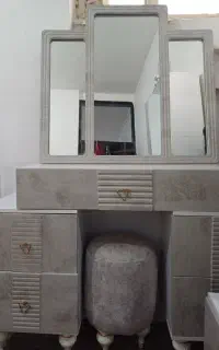 میز کنسول با یه کمد لباس