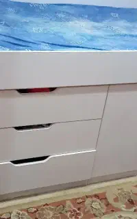 تخت نوجوان کم جا شو