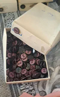 دکمه  مانتو  و بلوز