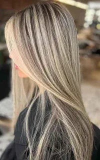 نیازمند مدل برای لایت، آمبره، دکلره