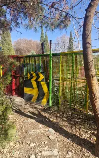 فنس و نرده اطراف شهربازی و باغ کارگاه