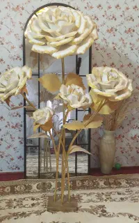 گل آپاژوری کنار سالنی