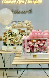 باکس نوزادی شیشه ای مستطیل گل مصنوعی