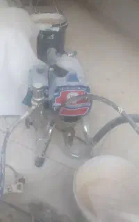 کاغذ دیواری و نقاشی ساختمان