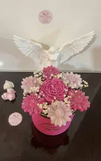 باکس گل شمعی با اسانس انتخابی کادو روز دختر