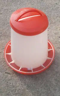 آب خوری و ظرف دان در حد نو